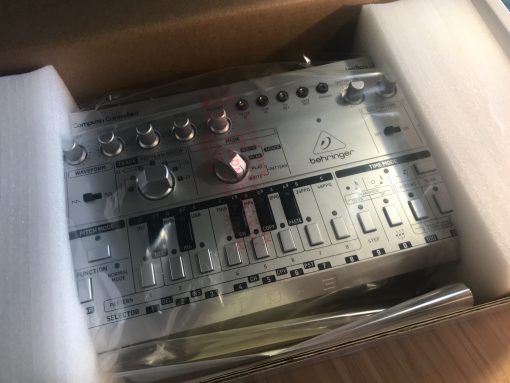 Behringer TD-3-SR 303 Analog Bass Synthesizer Sequencer Effects 16 Voice VCO VCF Distortions