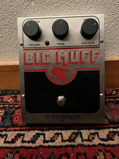 RI Electro Harmonix Big Muff Pi = Classic Big Box Fuzz Guitar Pedal