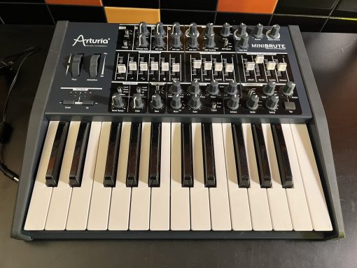 Arturia MiniBrute - Monophonic Analog Synthesizer w/ power supply