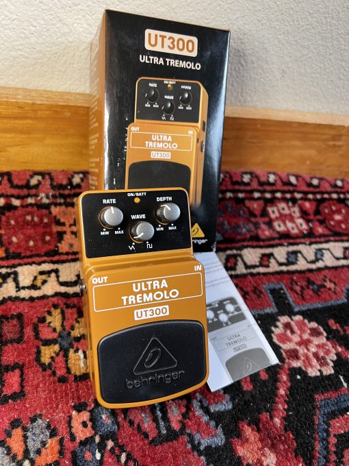 Behringer UT300 Ultra Tremolo Effects Pedal / Mint Condition
