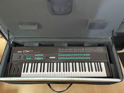 1985 Yamaha DX7 - 16 Voice Polyphonic FM Synthesizer - Includes Black Semi-Hard Case