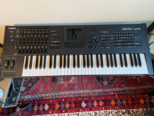 Yamaha Motif XF6 - Black - Includes Gator Gig Bag
