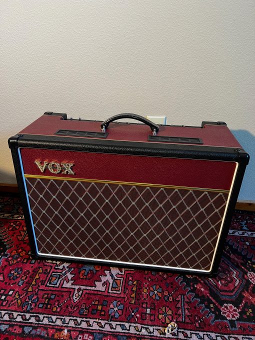 VOX AC15C1 Custom - Limited Edition Maroon Bronco 15W Tube Guitar Amplifier