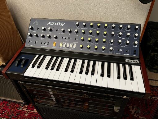 MINT Behringer MonoPoly - Analog 4-Voice Polyphonic Synthesizer w/ box