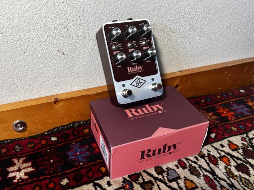 UAFX UA Universal Audio Ruby '63 Top Boost Amplifier Guitar Pedal Vox Cabinet Sim