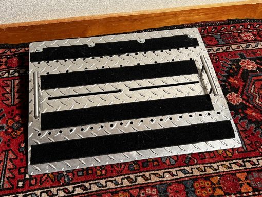 Custom HEAVY METAL PEDAL BOARD Pedalboard for Effects Pedals 20.25" x 16.25" x 2.75"