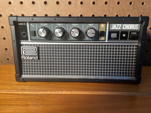 Roland Jazz Chorus JC-01 - Wireless Bluetooth Audio Speaker - World's Smallest JC-120