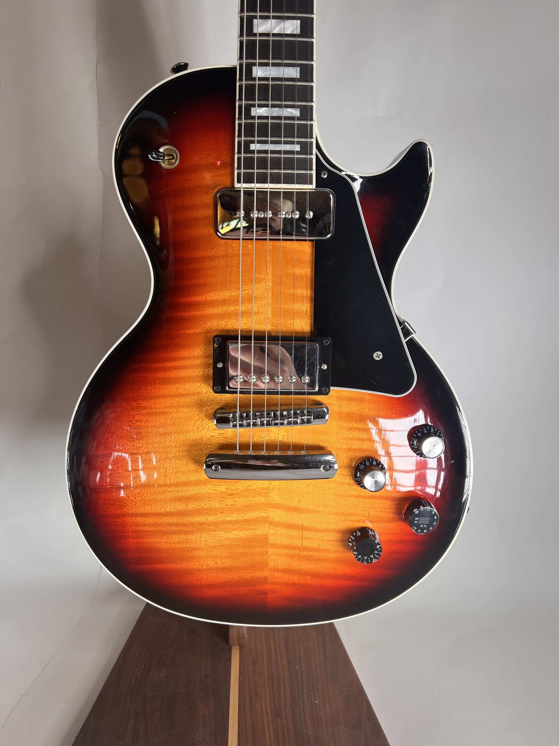 Gibson Les Paul Standard Limited Edition Fireball 2011 P90 Hum Piezo Tunings